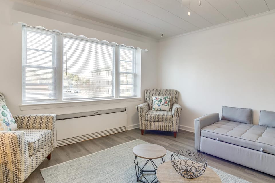Waterfront Gem < 1 Mi to Dtwn Cambridge! Apartment in Cambridge