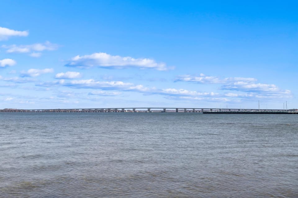 Waterfront Gem < 1 Mi to Dtwn Cambridge! Apartment in Cambridge