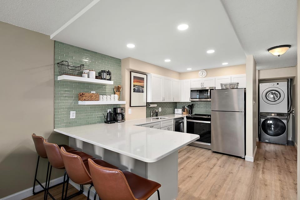 Beautiful 3 Bedroom Braemar Towers with Side Ocean Views House in Ocean City