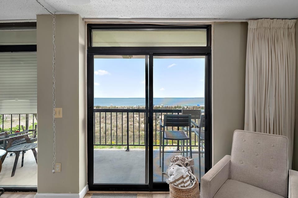 Beautiful 3 Bedroom Braemar Towers with Side Ocean Views House in Ocean City
