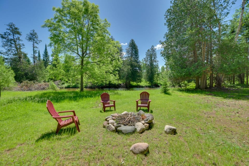 Sturgeon River Home: Outdoor recreation galore! House in Indian River