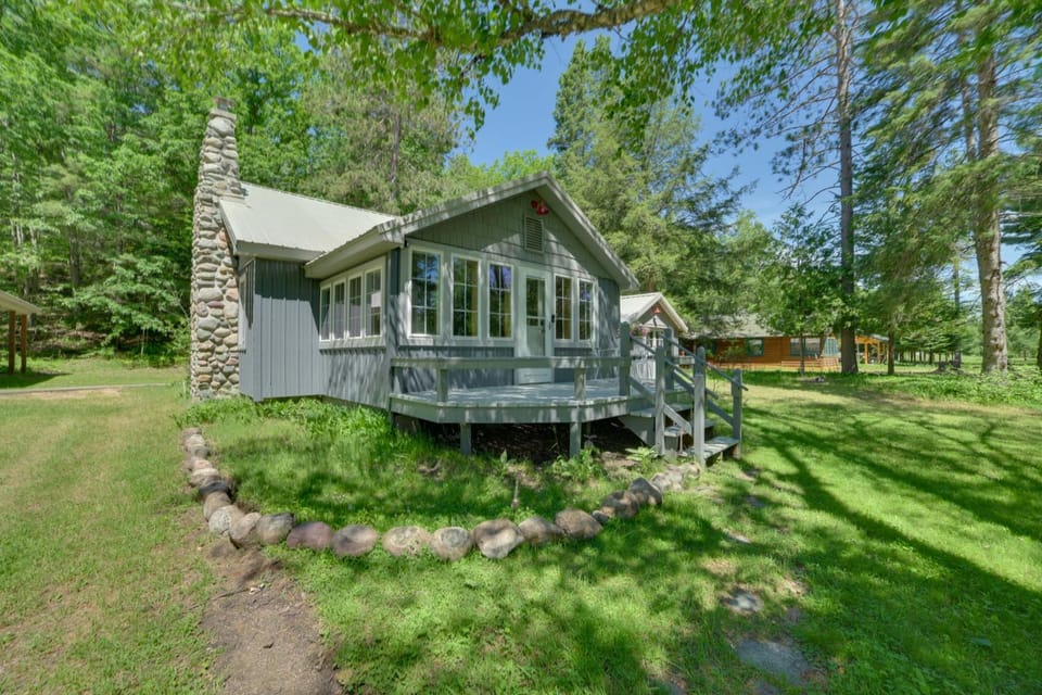 Sturgeon River Home: Outdoor recreation galore! House in Indian River