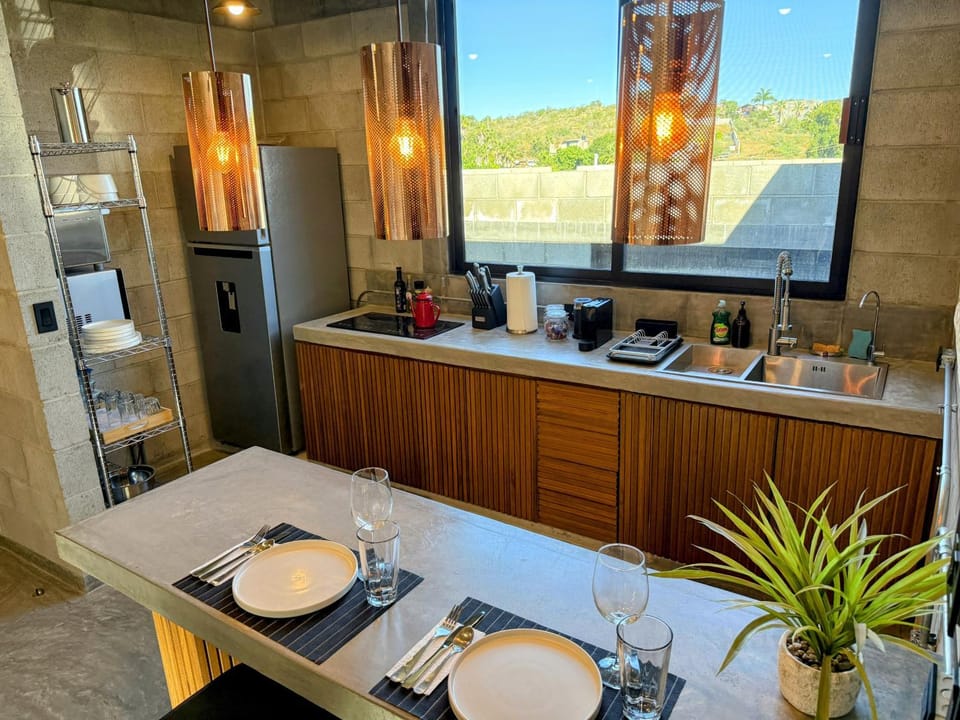 Dining area, kitchen