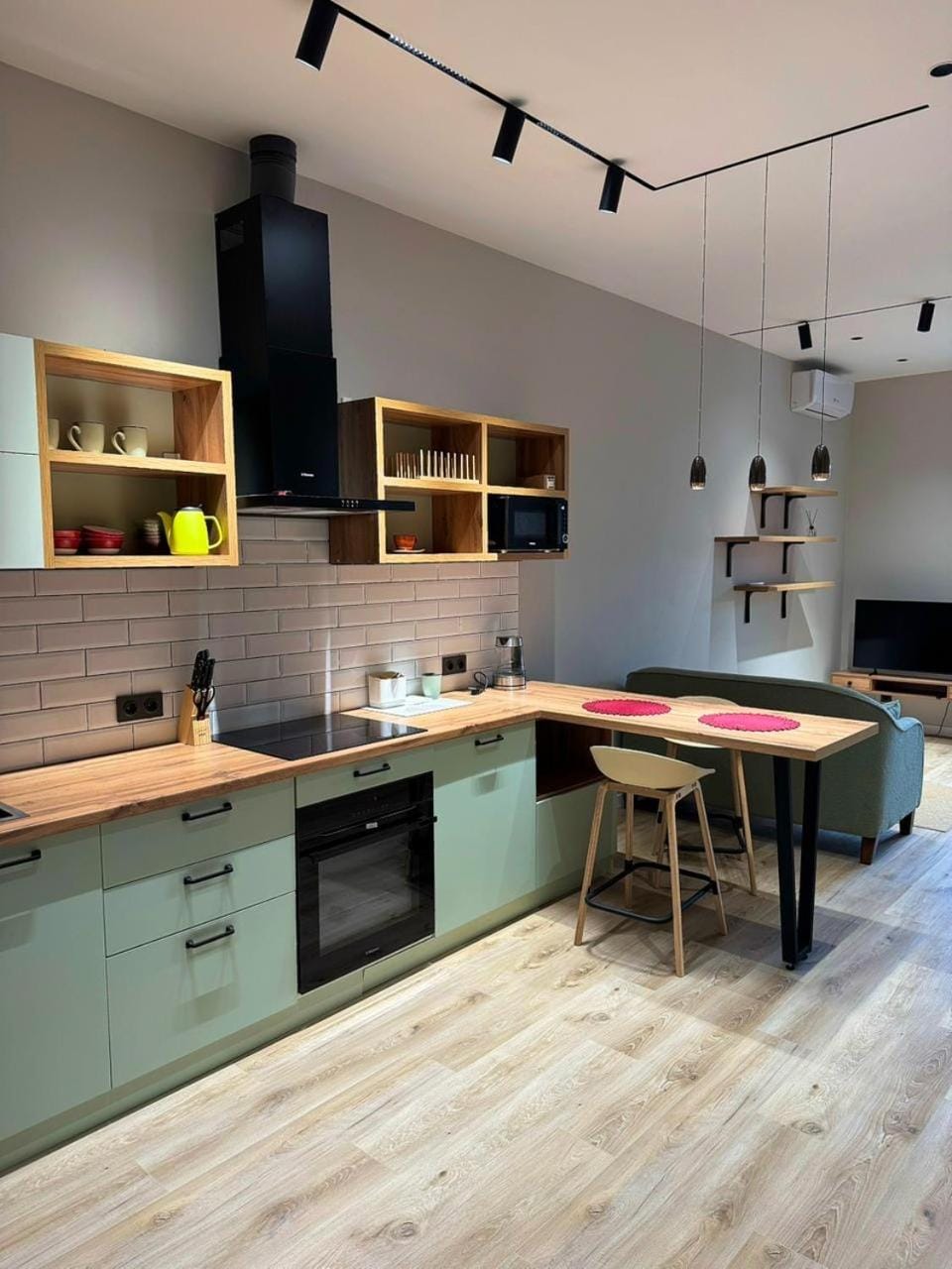 Facade/entrance, Kitchen or kitchenette