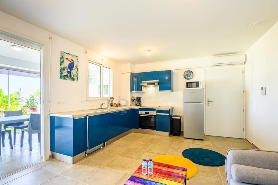 Suite face à la plage et proche des commerces Apartment in La Trinité