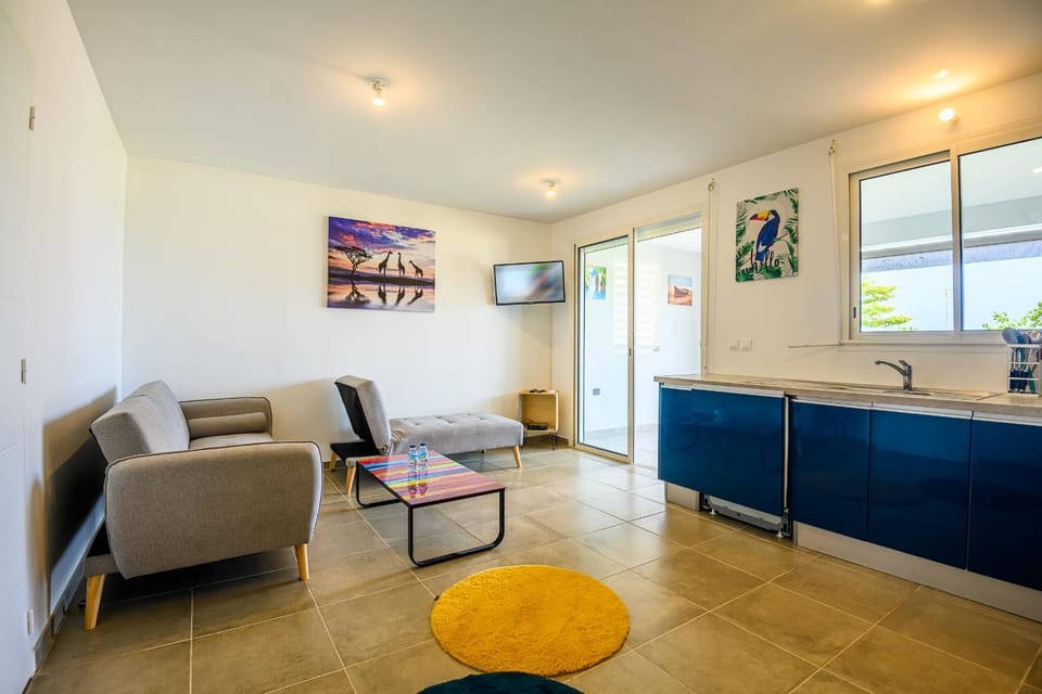 Suite face à la plage et proche des commerces Apartment in La Trinité