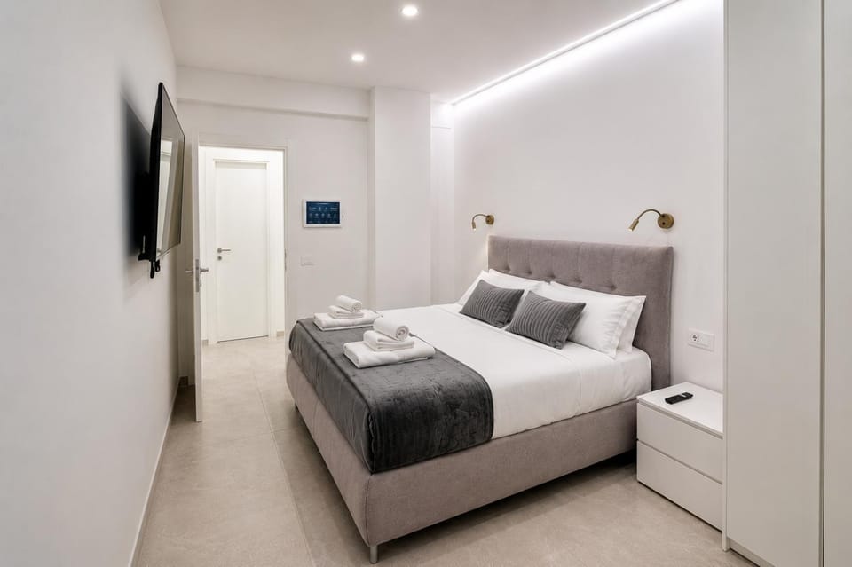Bed, TV and multimedia, Bedroom, towels, wardrobe