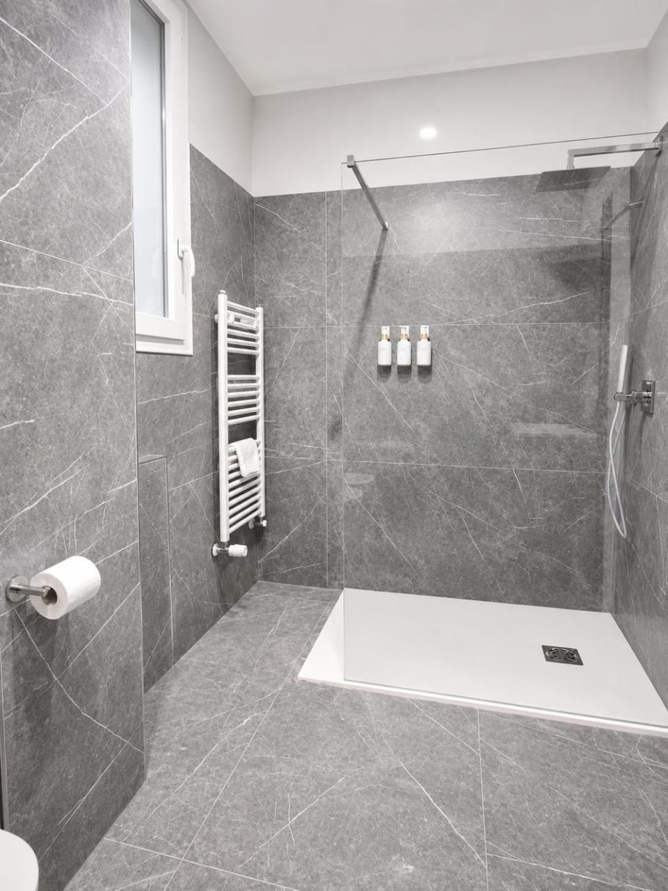Shower, Toilet, Bathroom, bidet, bidet, hair dryier, towels, towels
