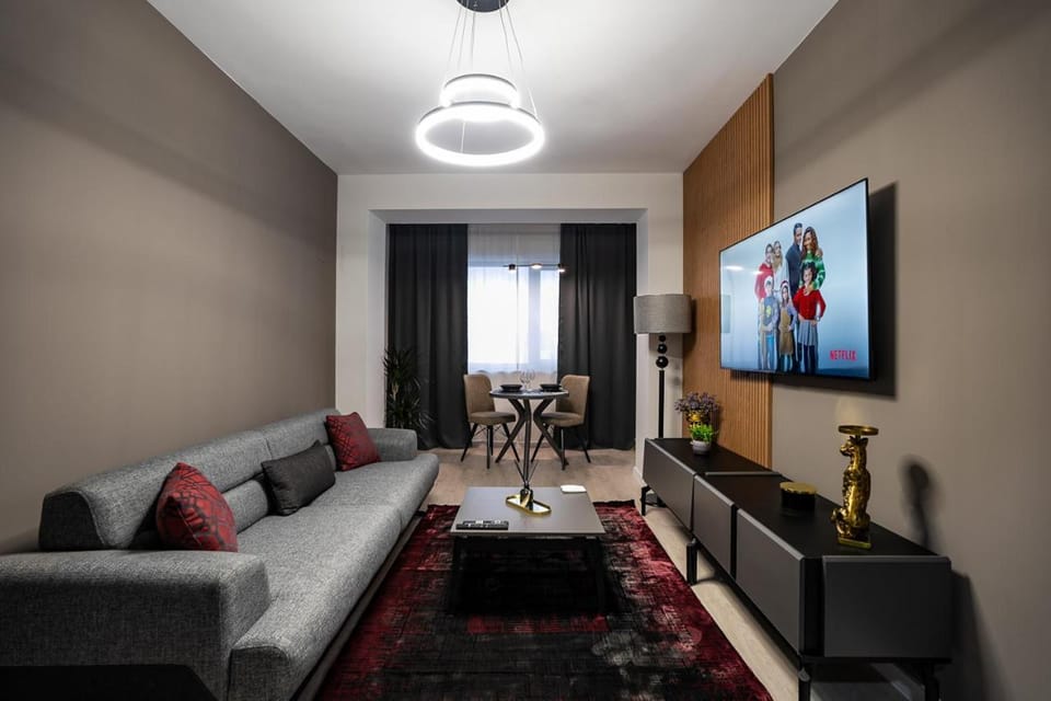 TV and multimedia, Living room, Seating area, Dining area