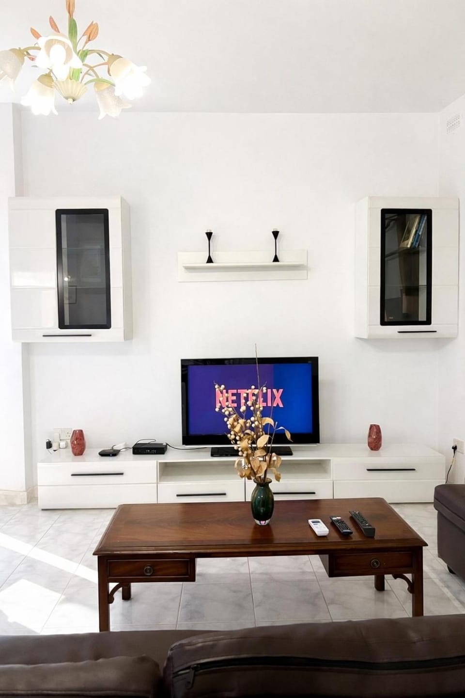 Communal lounge/ TV room, TV and multimedia, Living room, Seating area, Evening entertainment