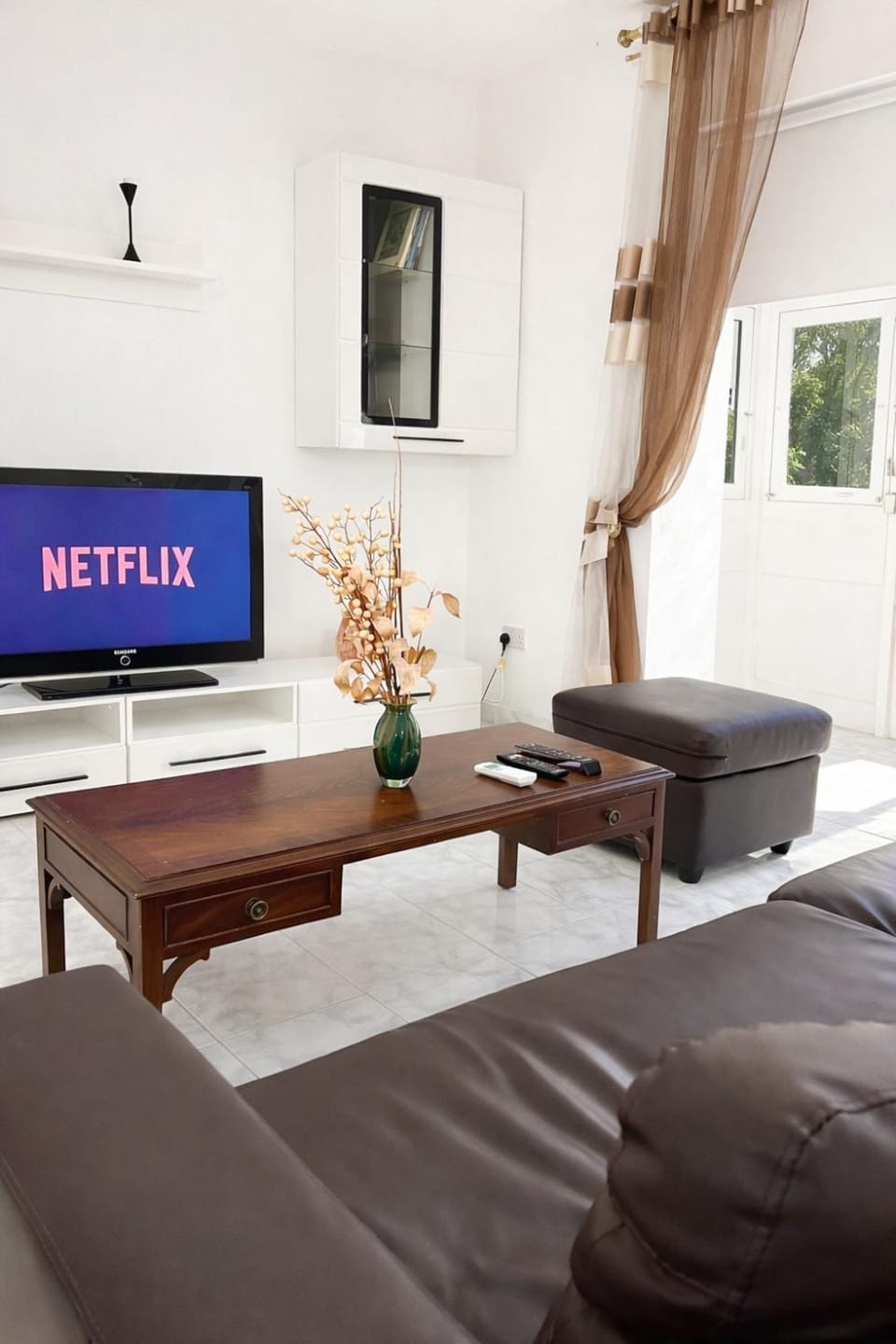 Communal lounge/ TV room, TV and multimedia, Living room, Seating area, Evening entertainment