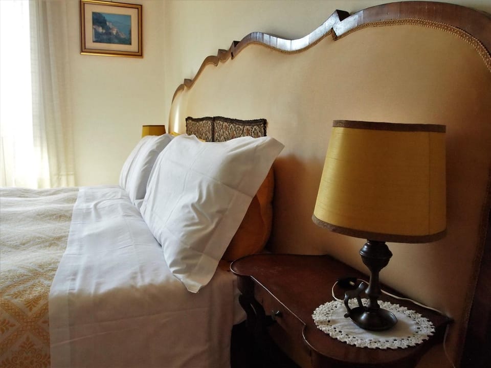 Decorative detail, Bedroom, City view