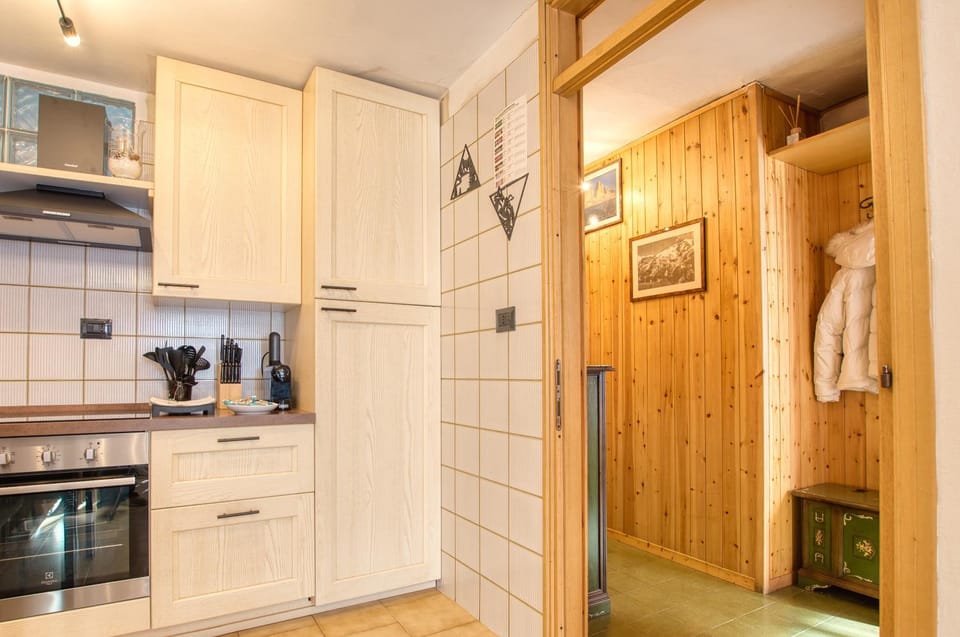 Kitchen or kitchenette, stove, towels