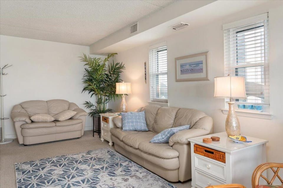 3 Bedroom, 2 Bath Bayview Unit in the Capri! House in Ocean City