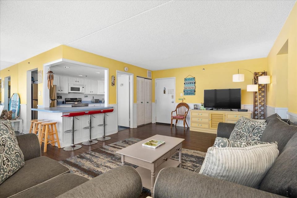 Side Ocean View 2 Bedroom Capri Condo with Indoor Pool! House in Ocean City