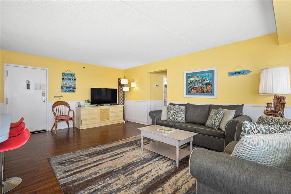 Side Ocean View 2 Bedroom Capri Condo with Indoor Pool! House in Ocean City