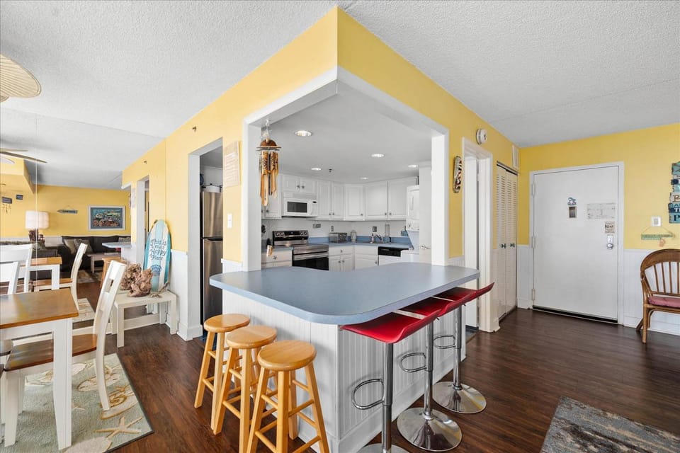 Side Ocean View 2 Bedroom Capri Condo with Indoor Pool! House in Ocean City