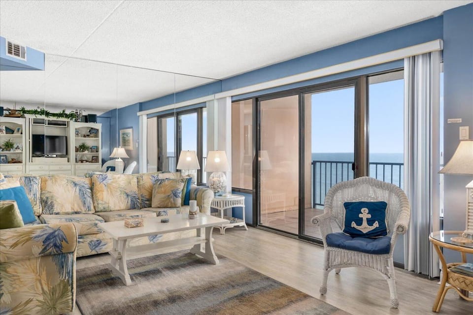 3 Bedroom, 2 Bath Ocean Front Unit in the Capri! House in Ocean City
