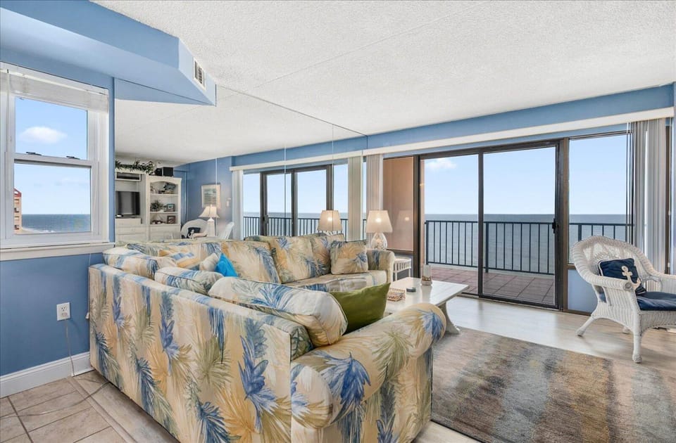3 Bedroom, 2 Bath Ocean Front Unit in the Capri! House in Ocean City