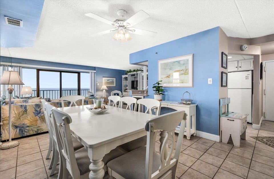 3 Bedroom, 2 Bath Ocean Front Unit in the Capri! House in Ocean City