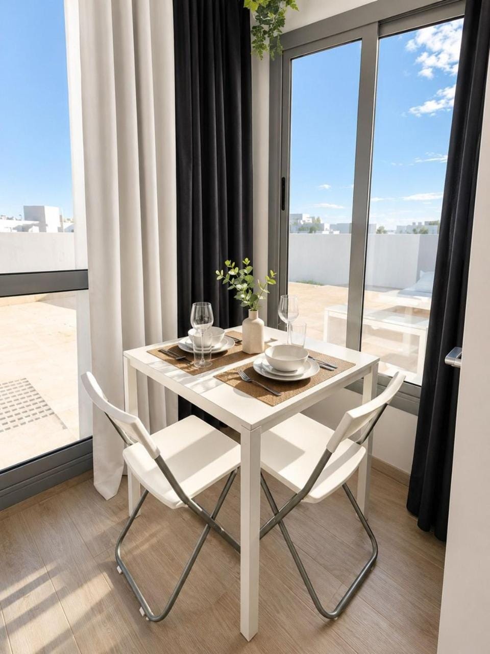 Day, Dining area