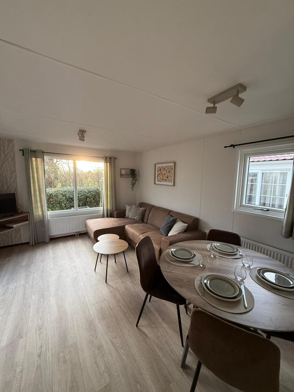 Living room, Seating area, Dining area