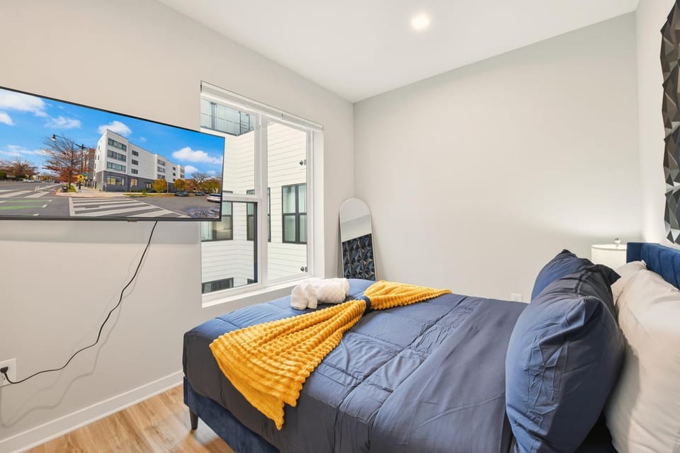 Communal lounge/ TV room, Bed, TV and multimedia, Bedroom