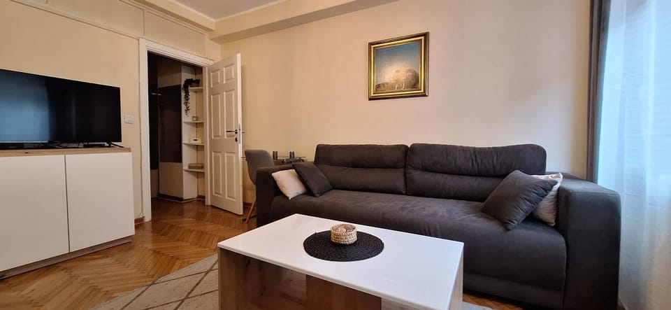 TV and multimedia, Photo of the whole room, Seating area