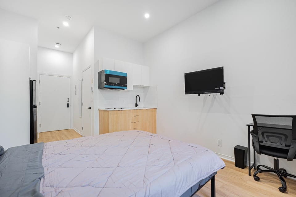 Studio tout équipe pour 2- Location par semaine- Parking gratuit Apartment in Laval
