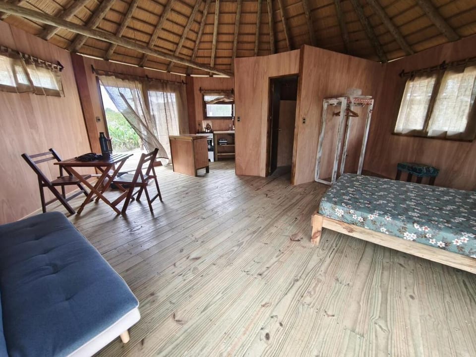 Shanti Cabin, Octagon studio apartment, 200 meters from the sea Cabin in Rocha Department, Uruguay