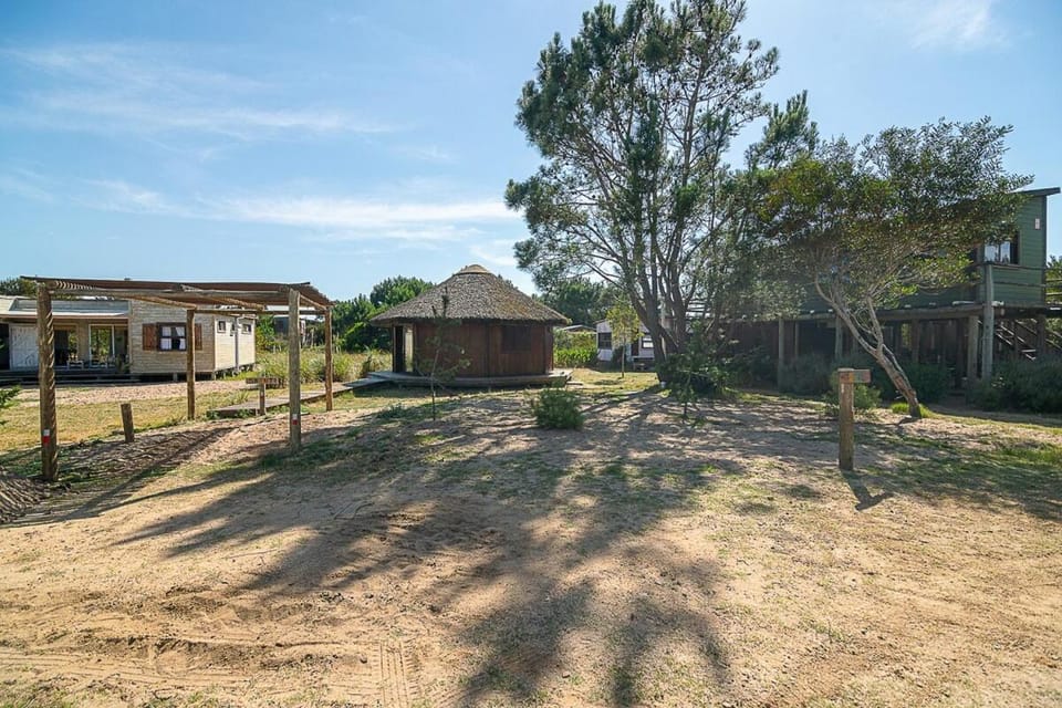 Shanti Cabin, Octagon studio apartment, 200 meters from the sea Cabin in Rocha Department, Uruguay