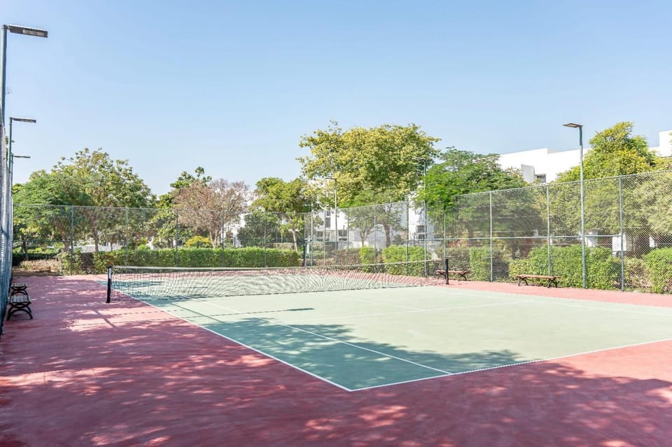 Squash, Tennis court