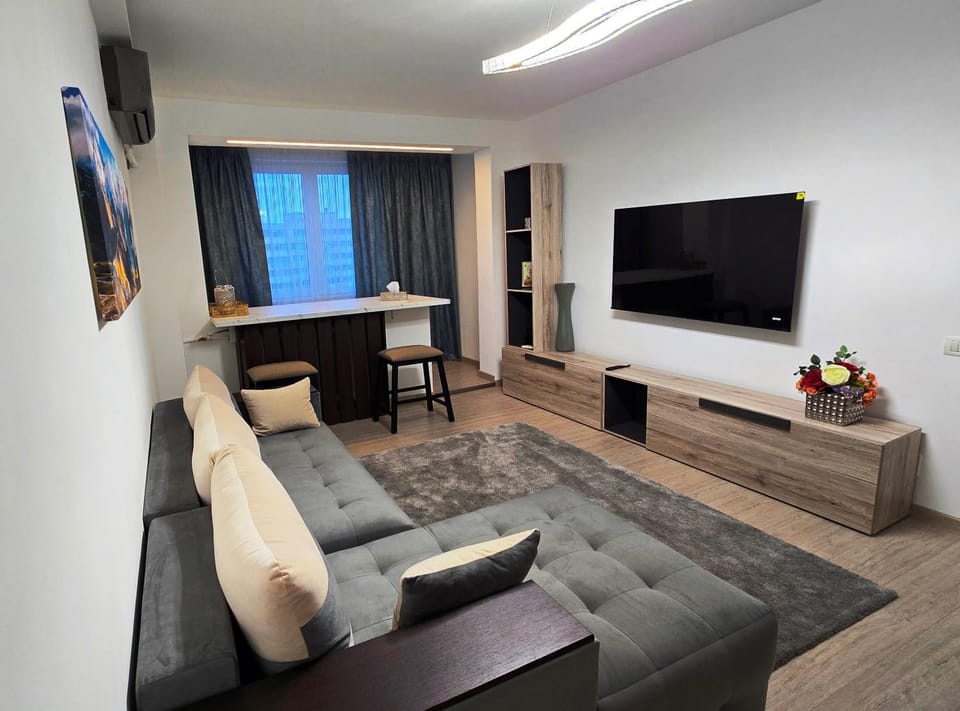 TV and multimedia, Living room, Seating area, Evening entertainment