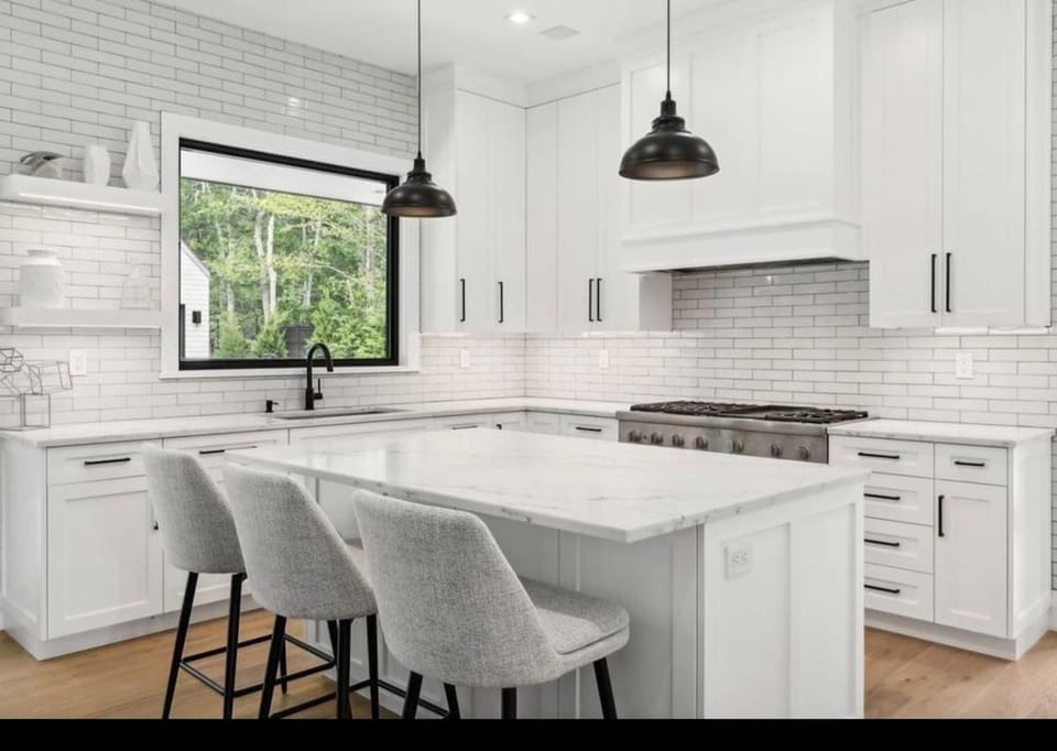 East Hamptons Modern 8 Bedroom New Construction House in The Hamptons