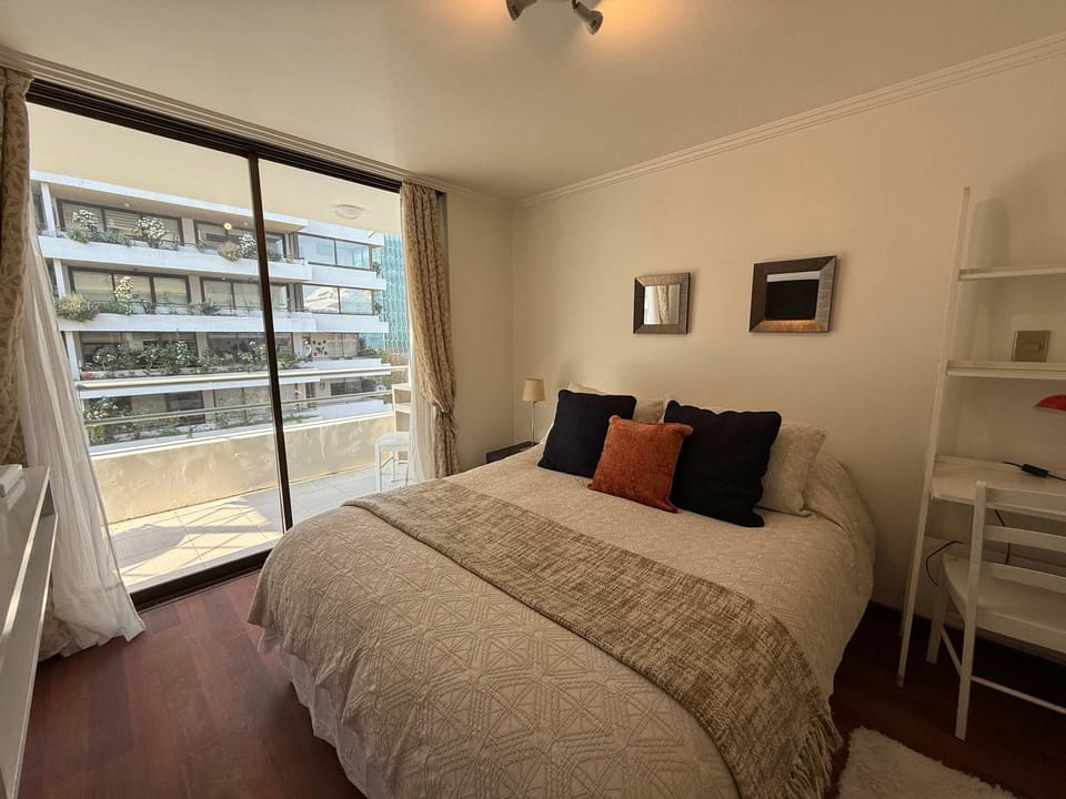 HOM I Metro EL GOLF con Parking LasCondes Apartment in Providencia