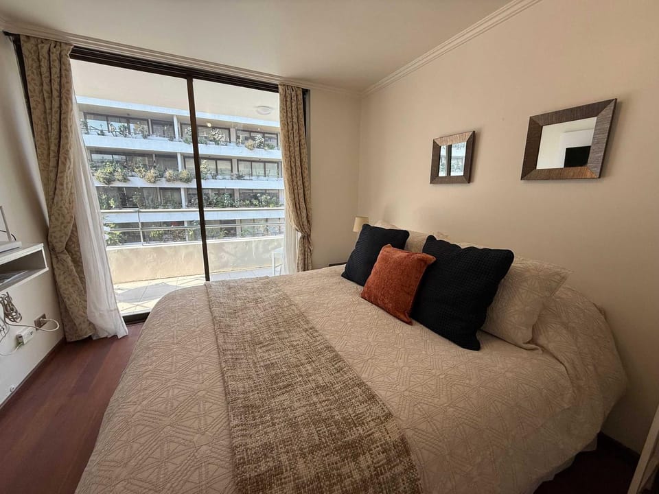 HOM I Metro EL GOLF con Parking LasCondes Apartment in Providencia