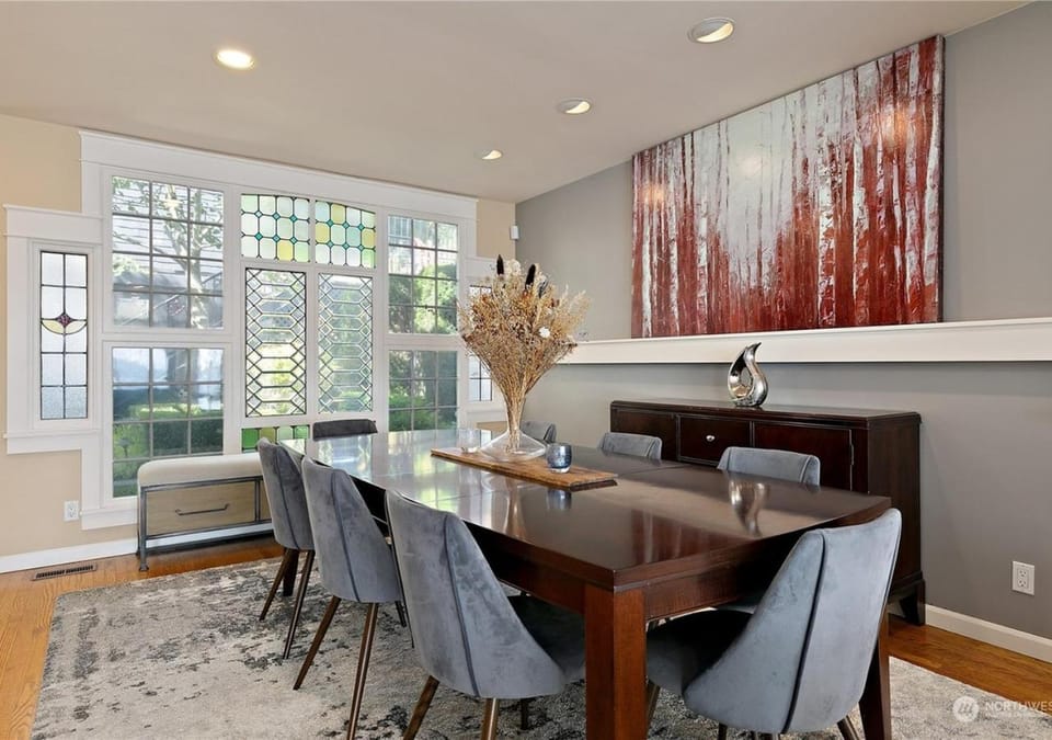 Seating area, Dining area