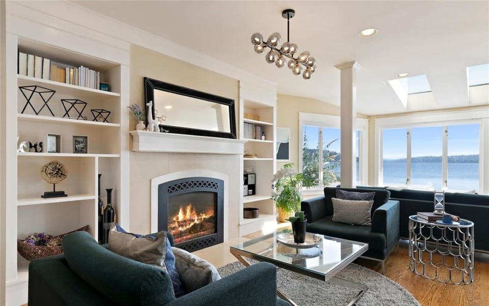 Lakefront Retreat on Lake Washington with Hot Tub Private Dock and Views House in Bryn Mawr-Skyway