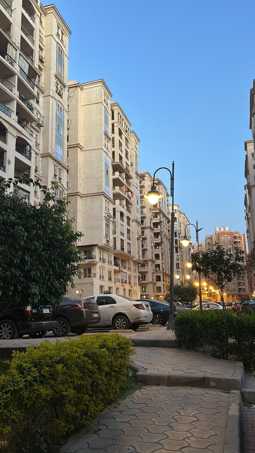 Property building, Day, Neighbourhood, City view, Street view, Location, Parking