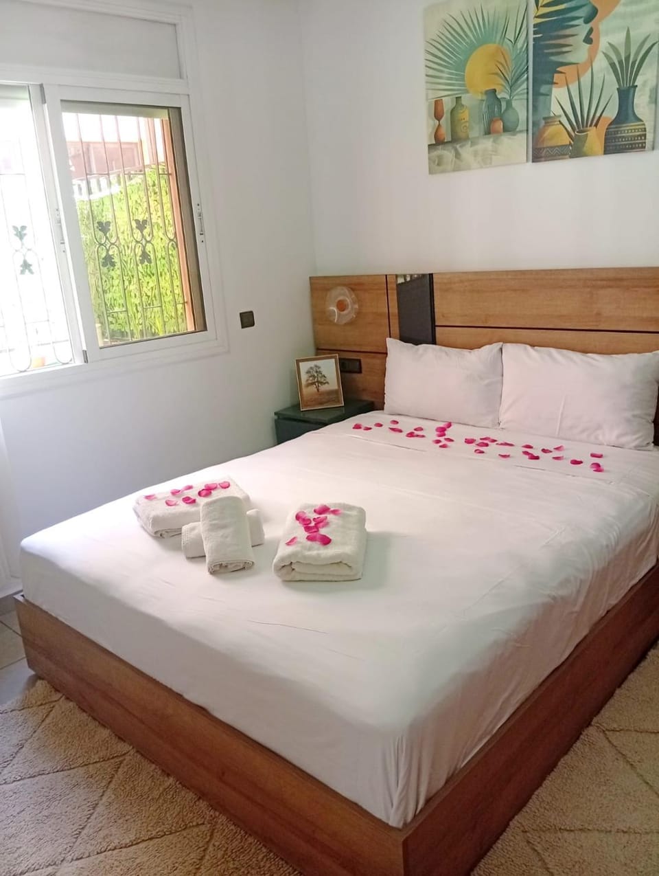 Bed, Photo of the whole room, Bedroom, towels