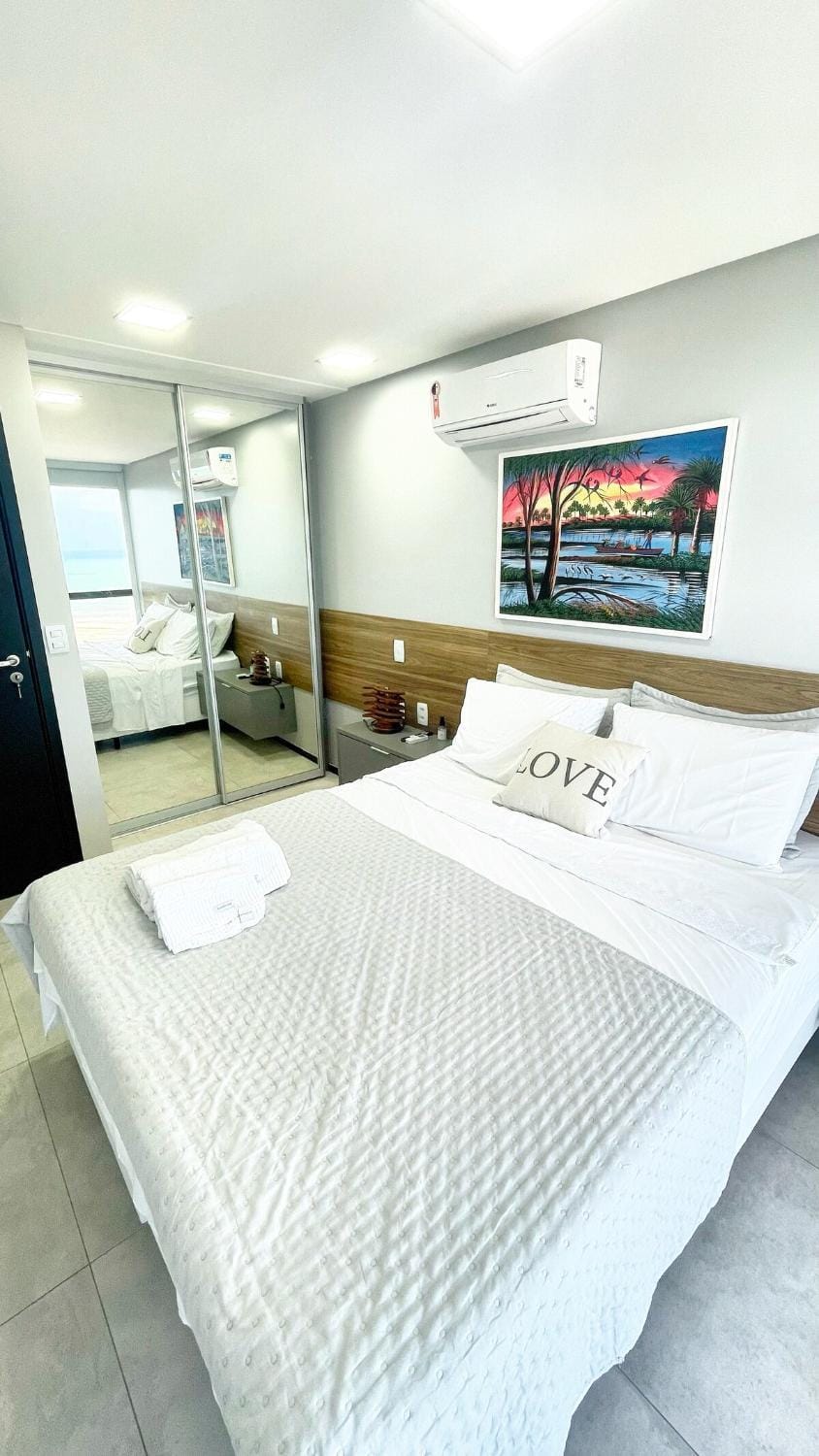 Bed, TV and multimedia, Photo of the whole room, Bedroom, towels
