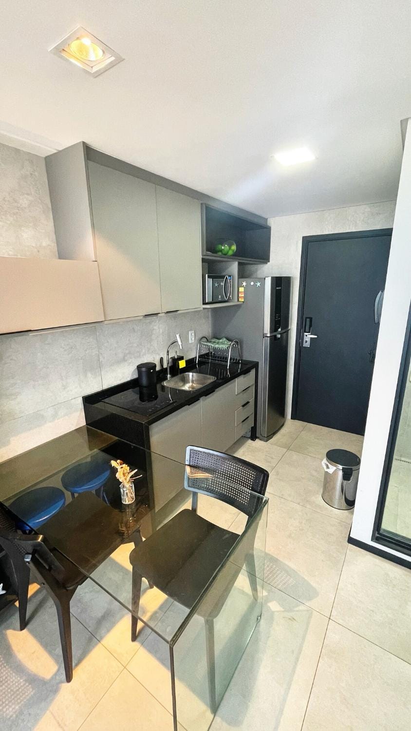 Kitchen or kitchenette, Dining area, minibar, stove