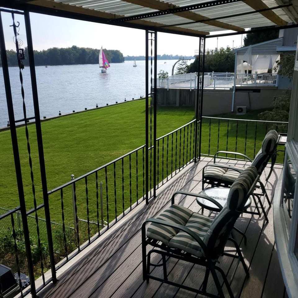 Balcony/Terrace, River view