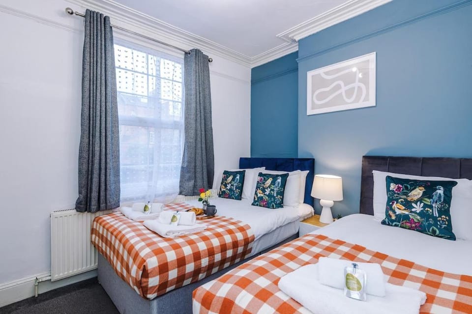 Leamington Spa's Gem - Free Parking, Netflix, Prime & Disney Apartment in Royal Leamington Spa