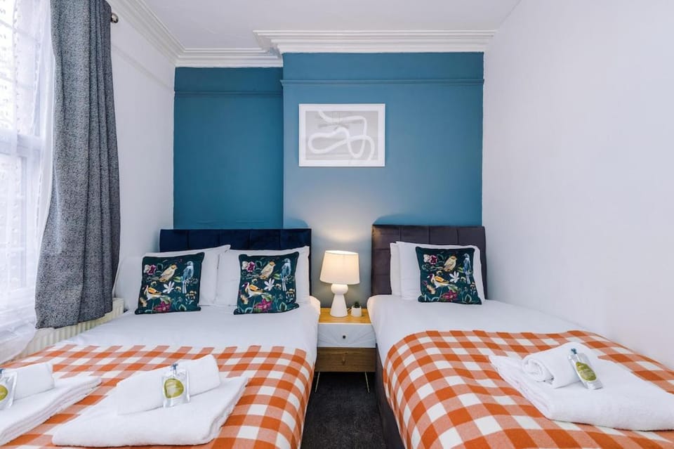 Leamington Spa's Gem - Free Parking, Netflix, Prime & Disney Apartment in Royal Leamington Spa