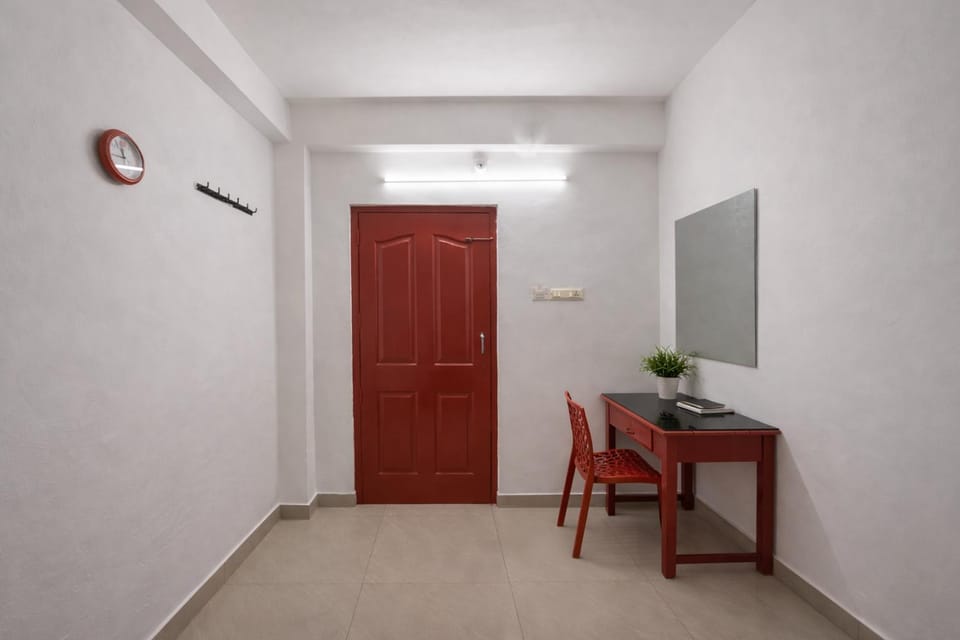 FlexTays Transit - Station Side Stays Hostel in Thiruvananthapuram