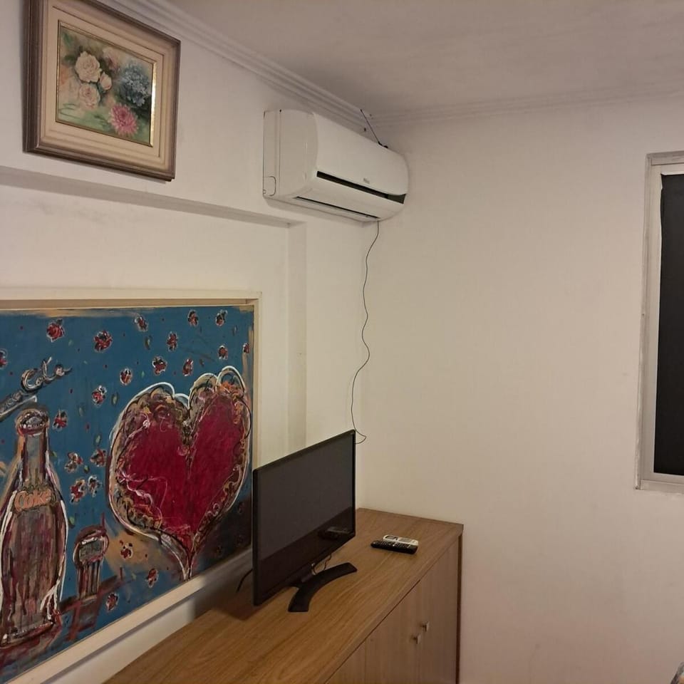 Communal lounge/ TV room, TV and multimedia, Evening entertainment, air conditioner