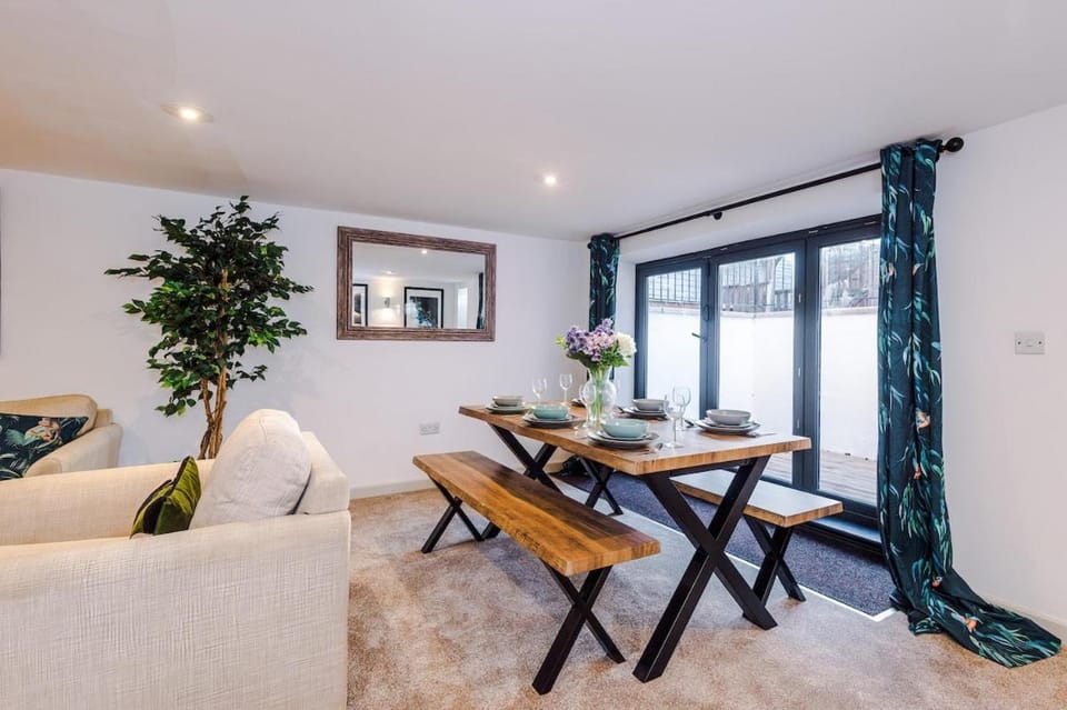 Spa Lodge - Stunning 3Bed Oasis, Driveway Parking, Garden House in Royal Leamington Spa