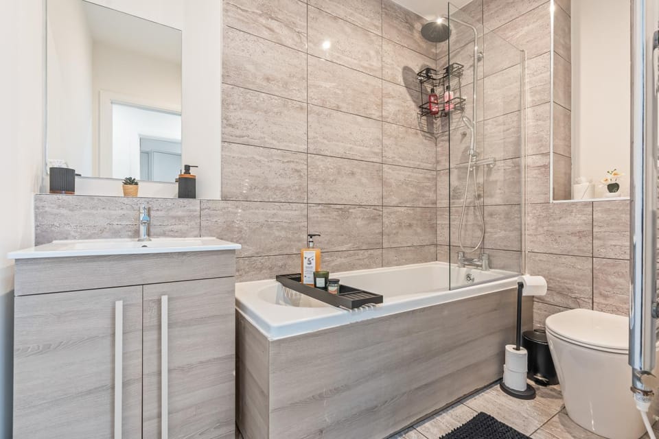 The Viridian Vault Leicester, City Centre Apartment, Free WiFi, Netflix , Parking Apartment in Leicester