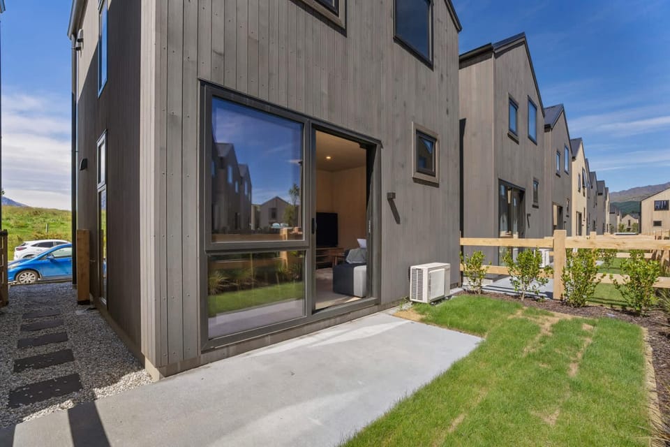 Property building, Garden, Garden view